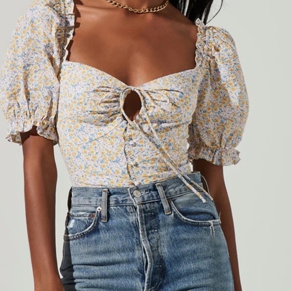 ASTR The Label Lace Up Floral Tie Keyhole Front Puff Sleeve Top Size Small - Picture 2 of 9